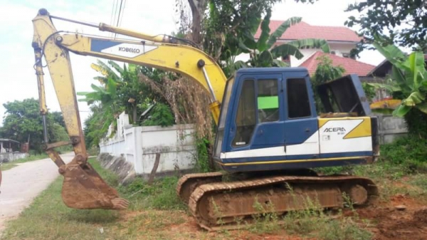 ขาย 515,000 KOBELCO sk 100 Mark 2 เครื่องดี ปั้มดี  โช่หนา ช่วงล่างเต็ม แอร์เย็น เอกสารชื้อขาย รถอยู่ จ.ชัยภูมิ 090-772-3710 090-772-3708