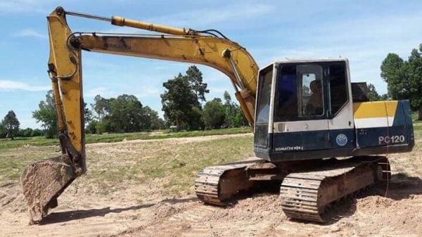 ขาย 550,000 เก่านอก 3 ปี KOMATSU  PC120-5 เครื่องดี ปั้มดี (ไฟฟ้าครบ) โช่หนา ช่วงล่างเต็ม แอร์เย็น เอกสารอินวอยท์ รถอยู่ จ.ร้อยเอ็ด 090-772-3710 090-772-3708