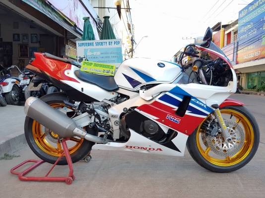 ขายคับ HONDA CBR400 ปี1992 ของแต่งเต็ม ทะเบียนพร้อมโอนไม่ขาดต่อ ราคา 85500 บาท ส่งได้ทั่วไทยคับ รายการของแต่ง - เกียร์โยง 59bike - ท่อ k8 - ปั๊มแต่ง มือเบรคมือคลัช gale speed - ประกับแต่ง domino - ล้อชุบทอง - ไฟเลี้ยวแต่งหน้าหลัง สนใจติดต่อ 081-0578282 FA