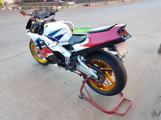 ขายคับ HONDA CBR400 ปี1992 ของแต่งเต็ม ทะเบียนพร้อมโอนไม่ขาดต่อ ราคา 85500 บาท ส่งได้ทั่วไทยคับ รายการของแต่ง - เกียร์โยง 59bike - ท่อ k8 - ปั๊มแต่ง มือเบรคมือคลัช gale speed - ประกับแต่ง domino - ล้อชุบทอง - ไฟเลี้ยวแต่งหน้าหลัง สนใจติดต่อ 081-0578282 FA