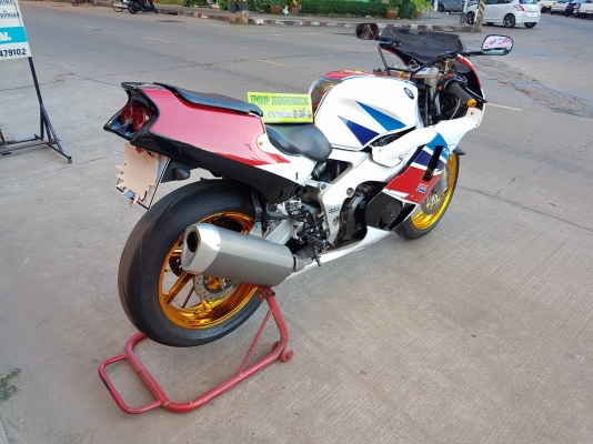 ขายคับ HONDA CBR400 ปี1992 ของแต่งเต็ม ทะเบียนพร้อมโอนไม่ขาดต่อ ราคา 85500 บาท ส่งได้ทั่วไทยคับ รายการของแต่ง - เกียร์โยง 59bike - ท่อ k8 - ปั๊มแต่ง มือเบรคมือคลัช gale speed - ประกับแต่ง domino - ล้อชุบทอง - ไฟเลี้ยวแต่งหน้าหลัง สนใจติดต่อ 081-0578282 FA
