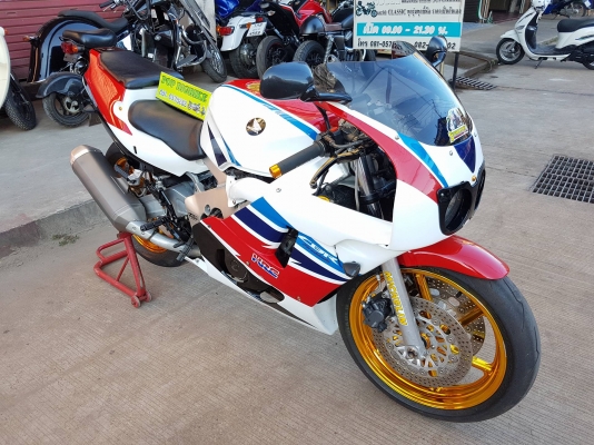 ขายคับ HONDA CBR400 ปี1992 ของแต่งเต็ม ทะเบียนพร้อมโอนไม่ขาดต่อ ราคา 85500 บาท ส่งได้ทั่วไทยคับ รายการของแต่ง - เกียร์โยง 59bike - ท่อ k8 - ปั๊มแต่ง มือเบรคมือคลัช gale speed - ประกับแต่ง domino - ล้อชุบทอง - ไฟเลี้ยวแต่งหน้าหลัง สนใจติดต่อ 081-0578282 FA
