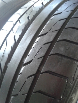235/40R18 TOYO  มี 2 เส้น  tel.081-427-3941