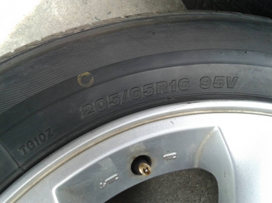 ล้ออีสุ ขอบ16นิ้ว6รู พร้อมยาง ชุดนี้ ราคา 5500 บาท