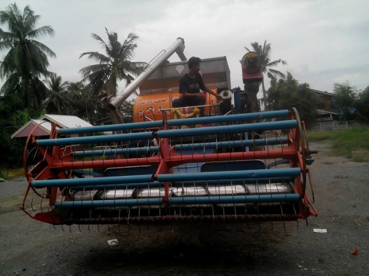 ขายรถเกี่ยวข้าว อำนวยการช่าง ราคา800,000 สนใจโทร 090-8588220คุณนะ 093-3258446คุณบิว หรือเข้าดูสินค้าอื่นๆได้ที่ www.narong2truck.com หรือ www.truck.in.th/498 หรือเพจFacebook ณรงค์ ซื้อขายรถมือสอง (เว็บไซต์ส่วนตัว) หรือFacebook คุณนะ รถบรรทุก