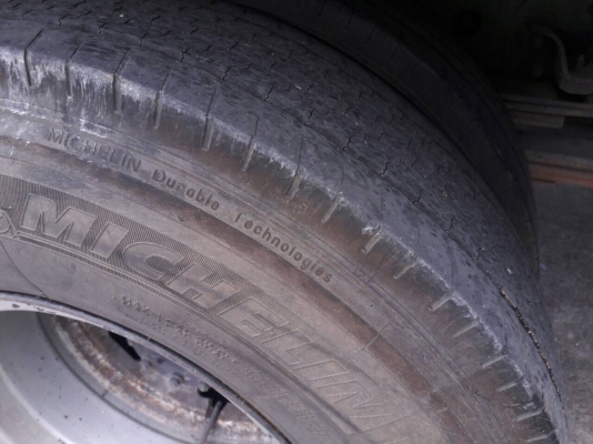 รถอีซูซุ 6 ล้อ NPR 150 แรงม้า. ปี 54. สนใจติดต่อ 081 - 6079515