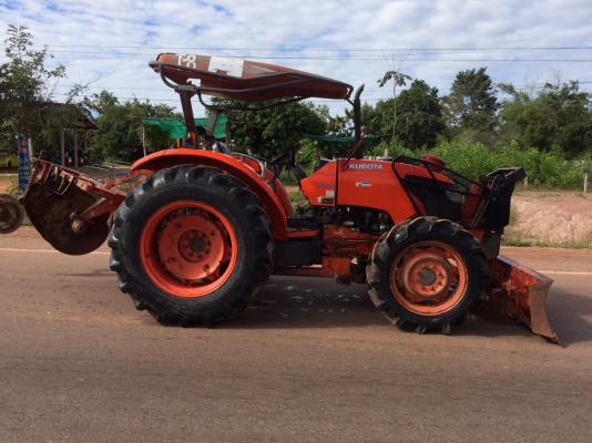 Kubota M7040 หาง5ใบดัน ปี51 เล่มพร้อมโอน. ยางหน้าใหม่สวย