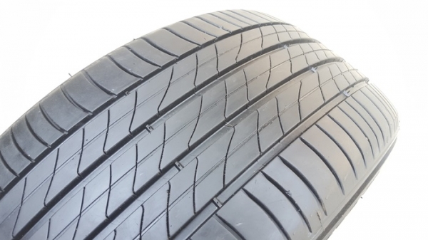 ขายยาง225/50/17 ปี  4215 MICHERLIN 3ST 4 เส้น