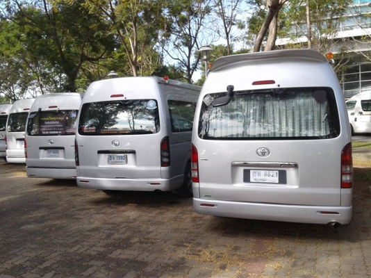 บริการให้เช่ารถตู้ TOYOTA COMMUTER พร้อมคนขับ นำเที่ยวหรืองานบุญเป็นหมู่คณะ ทั้งในกรุงเทพ และต่างจังหวัด ราคาเริ่มต้นที่ 1,800/วัน คนขับสุภาพและชำนาญทุกเส้นทาง ขับปลอดภัยไร้กังวล สนใจติดต่อ มาได้ที่ 093-9319456