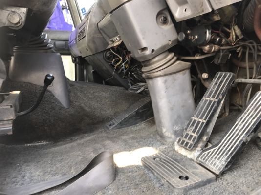 **ราคา 68,000 ** หัวเก๋ง HINO SS หัวใหญ่ 3ใบปัด สภาพสวยสุดๆ รักษามาก ไม่มีผุ กำลังจะยกลงจากรถ ขายด่วนนนน