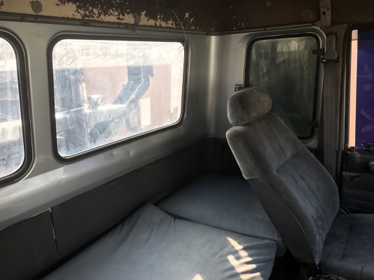 **ราคา 68,000 ** หัวเก๋ง HINO SS หัวใหญ่ 3ใบปัด สภาพสวยสุดๆ รักษามาก ไม่มีผุ กำลังจะยกลงจากรถ ขายด่วนนนน