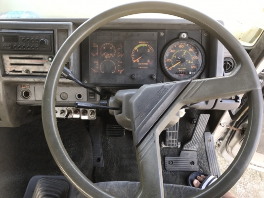 **ราคา 68,000 ** หัวเก๋ง HINO SS หัวใหญ่ 3ใบปัด สภาพสวยสุดๆ รักษามาก ไม่มีผุ กำลังจะยกลงจากรถ ขายด่วนนนน