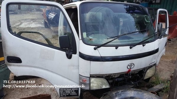 FROM JAPANหัวเก๋งรถบรรทุก4ล้อใหญ่,6 ล้อเล็ก /CABIN TOYOTA:DYNA-LY235R-300 (รุ่นใหม่/ตาหวาน/ยกหัวไม่ได้/มีขาหลัง)ราคาเพียง 52,000 บาท สนใจรีบติดต่อ 0819337688