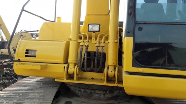 ขายรถขุดแบ็คโค PC200-8 โคมัสสุ ทำงาน12879ชม.ช่วงล่างเต็มไฟฟ้าครับเอกสารครบ