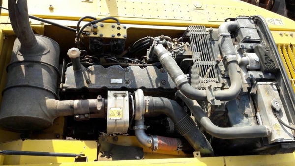 ขายรถขุดแบ็คโค PC200-8 โคมัสสุ ทำงาน12879ชม.ช่วงล่างเต็มไฟฟ้าครับเอกสารครบ