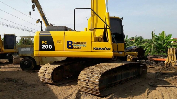 ขายรถขุดแบ็คโค PC200-8 โคมัสสุ ทำงาน12879ชม.ช่วงล่างเต็มไฟฟ้าครับเอกสารครบ