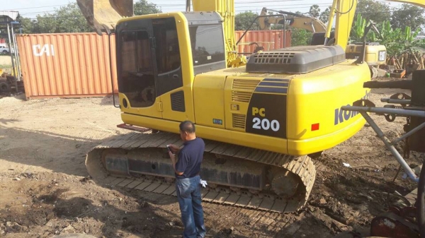 ขายรถขุดแบ็คโค PC200-8 โคมัสสุ ทำงาน12879ชม.ช่วงล่างเต็มไฟฟ้าครับเอกสารครบ