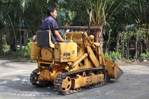 ขาย รถแทรคเตอร์ตีนตะขาบ KOMATSU D10S สภาพเดิมๆจากญี่ปุ่นยังไม่เคยใช้งานในไทย 95,000 เท่านั้น!!