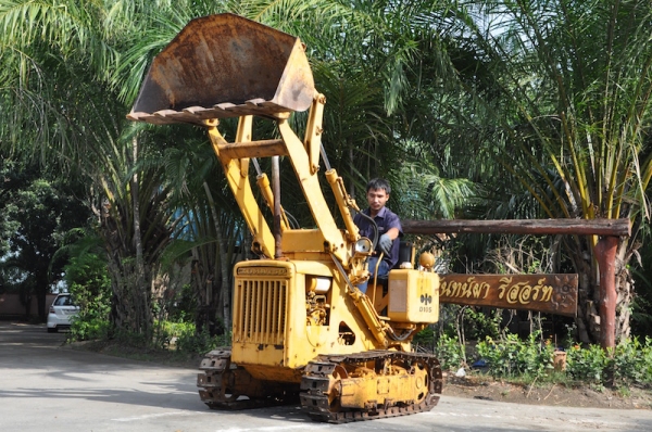 ขาย รถแทรคเตอร์ตีนตะขาบ KOMATSU D10S สภาพเดิมๆจากญี่ปุ่นยังไม่เคยใช้งานในไทย 95,000 เท่านั้น!!