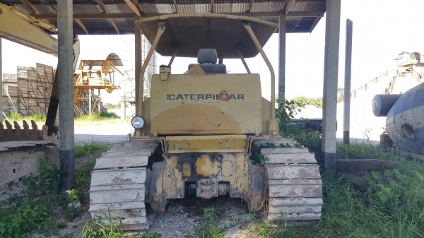 ขาย แทรคเตอร์ CAT D5B เกียร์ตัด เครื่อง 10Z ช่วงล่างเต็ม แถมใบตีนเป็ดให้อีก 1 ชุด เอกสารใบซื้อขาย ราคาคุยกันได้ครับ