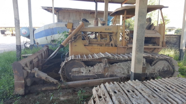 ขาย แทรคเตอร์ CAT D5B เกียร์ตัด เครื่อง 10Z ช่วงล่างเต็ม แถมใบตีนเป็ดให้อีก 1 ชุด เอกสารใบซื้อขาย ราคาคุยกันได้ครับ