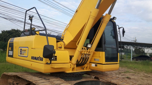 ขายด่วน!! Komatsu PC200-8MO 4,800 ชม.สภาพสวยค่ะ