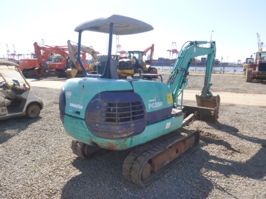 Komatsu PC35R-8 ปั้มนิ้ว ใบมีดดันปรับทิศทางได้ ถึงไทยเร็วๆนี้