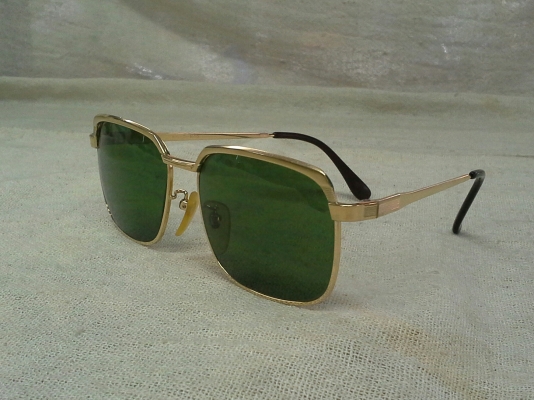 แว่นตาอิตาเลียนโกลด์ฟิลด์ทศวรรษ 1970s เก่าเก็บ!  Vintage LUSTER handmade in Italy  18 K