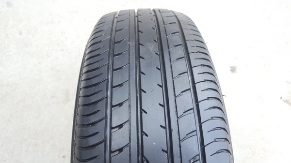 ขายยาง185/60/15 ปี 15 YOKOHAMA E70 4 เส้น ขายยาง185/60/15 ปี 15 YOKOHAMA E70 4 เส้น