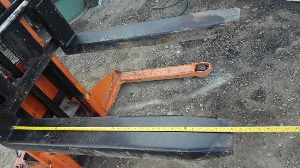 ** SOLD ** สแตกเกอร์ไฟฟ้า ขนาด 1 ตัน ยกสูง 2.5 เมตร งายาว 110 cm ใช้แบต 12 V พร้อมใช้มาเทสได้!!