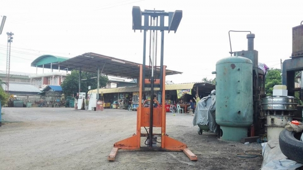 ** SOLD ** สแตกเกอร์ไฟฟ้า ขนาด 1 ตัน ยกสูง 2.5 เมตร งายาว 110 cm ใช้แบต 12 V พร้อมใช้มาเทสได้!!