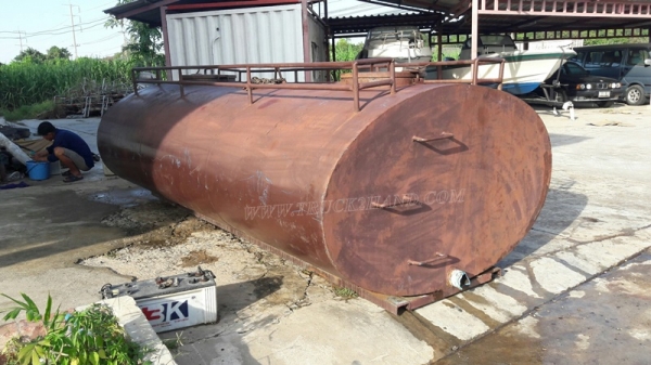 ถังน้ำตั้งพื้นหรือบนกระบะรถได้  ขนาดยาว 3.60 เมตร   ขนาดกว้าง  2.00 เมตร    ขนาดบรรจุ 6,000 ลิตร มี 3 ลูก