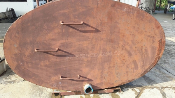 ถังน้ำตั้งพื้นหรือบนกระบะรถได้  ขนาดยาว 3.60 เมตร   ขนาดกว้าง  2.00 เมตร    ขนาดบรรจุ 6,000 ลิตร มี 3 ลูก