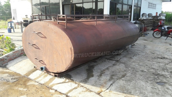 ถังน้ำตั้งพื้นหรือบนกระบะรถได้  ขนาดยาว 3.60 เมตร   ขนาดกว้าง  2.00 เมตร    ขนาดบรรจุ 6,000 ลิตร มี 3 ลูก