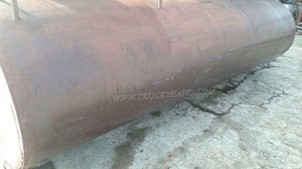 ถังน้ำตั้งพื้นหรือบนกระบะรถได้  ขนาดยาว 3.60 เมตร   ขนาดกว้าง  2.00 เมตร    ขนาดบรรจุ 6,000 ลิตร มี 3 ลูก