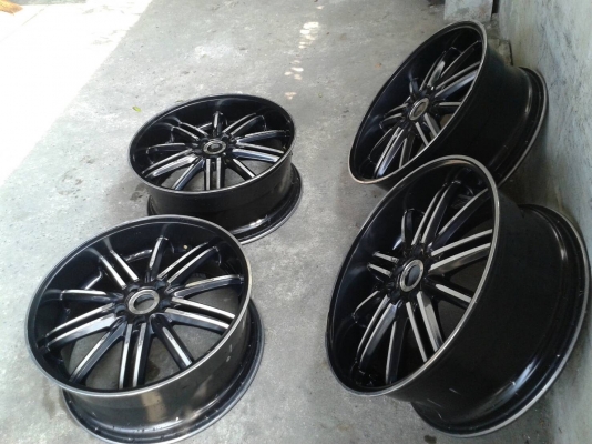 ขอบ20นิ้ว5รู114 ก.8.5นิ้ว อีที40 ชุดนี้ ราคา 8000 บาท