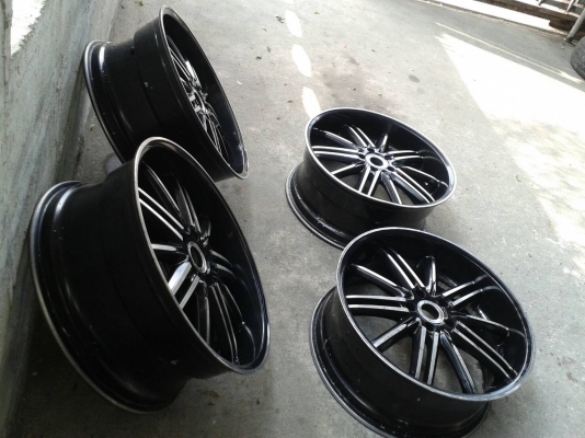 ขอบ20นิ้ว5รู114 ก.8.5นิ้ว อีที40 ชุดนี้ ราคา 8000 บาท