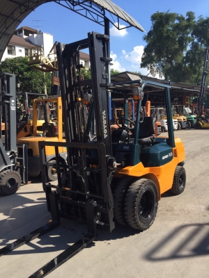 TOYOTA 7FD30 เครื่องดีเซล เสาสูง4เมตร งาเท สนใจติดต่อ083-062-0223(ปอน)