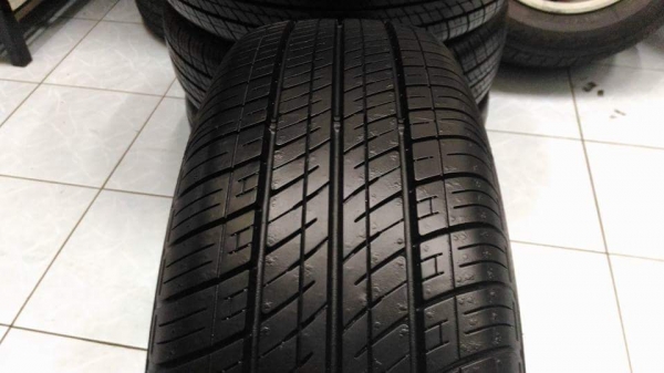 ขายยางถอดป้ายแดง Dunlop sp10  175 65 14 ผลิตปี 2016  ตุ่มอยู่ทุกเส้น ขายถูก ทั้งชุด 4,000 บาท NET ใส่ ถ่วง ฟรี เปลี่ยนจุ๊บใหม่ฟรี