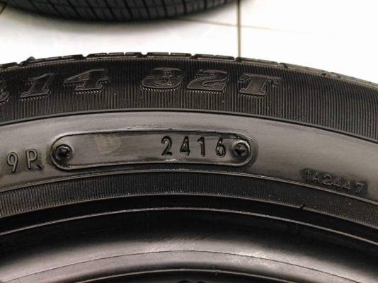 ขายยางถอดป้ายแดง Dunlop sp10  175 65 14 ผลิตปี 2016  ตุ่มอยู่ทุกเส้น ขายถูก ทั้งชุด 4,000 บาท NET ใส่ ถ่วง ฟรี เปลี่ยนจุ๊บใหม่ฟรี