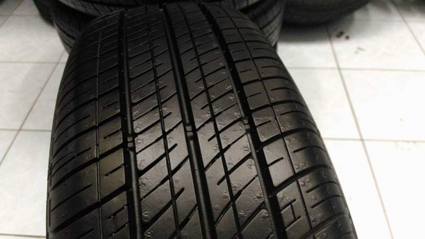 ขายยางถอดป้ายแดง Dunlop sp10  175 65 14 ผลิตปี 2016  ตุ่มอยู่ทุกเส้น ขายถูก ทั้งชุด 4,000 บาท NET ใส่ ถ่วง ฟรี เปลี่ยนจุ๊บใหม่ฟรี