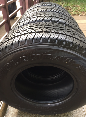 ยาง Yokohama 275 70 16 สิ้นปี13 ดอกเต็ม ไม่มีปะ ไม่มีแตกลายงา ใช้งานน้อย ราคาไม่แพง