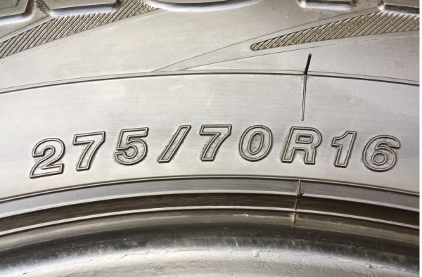 ยาง Yokohama 275 70 16 สิ้นปี13 ดอกเต็ม ไม่มีปะ ไม่มีแตกลายงา ใช้งานน้อย ราคาไม่แพง