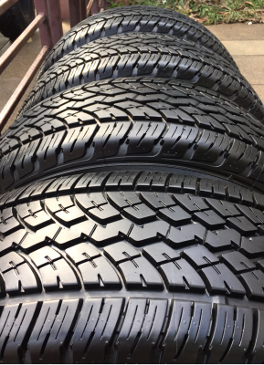 ยาง Yokohama 275 70 16 สิ้นปี13 ดอกเต็ม ไม่มีปะ ไม่มีแตกลายงา ใช้งานน้อย ราคาไม่แพง