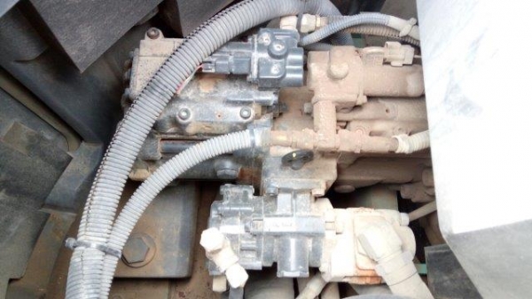 ขายครับ SK135SR-1ES # YY04