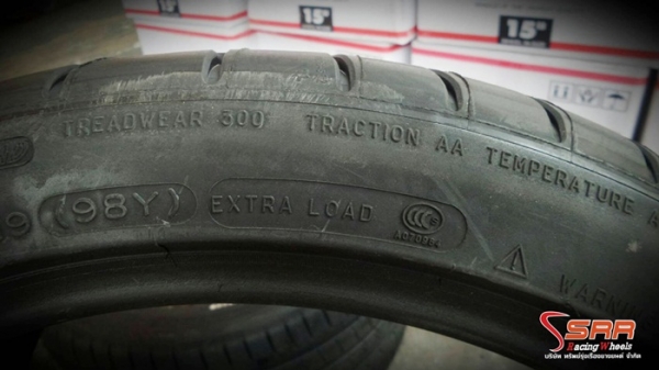 MICHELIN PILOT SPORT 4 265/35R19 เส้นละ 15,500 บาท