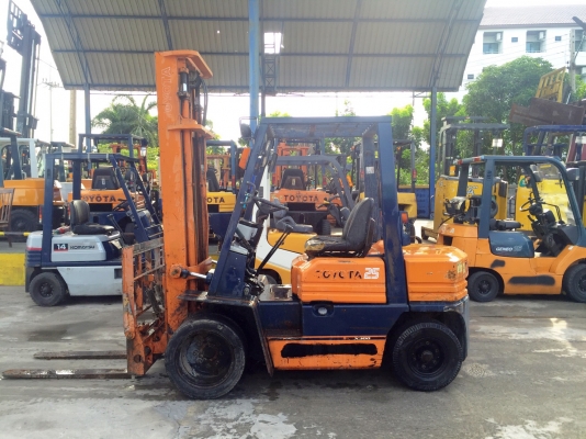 TOYOTA 5FD25 เครื่องดีเซล เสาสูง4เมตร งาเท สนใจติดต่อ 083-062-0223(ปอน)