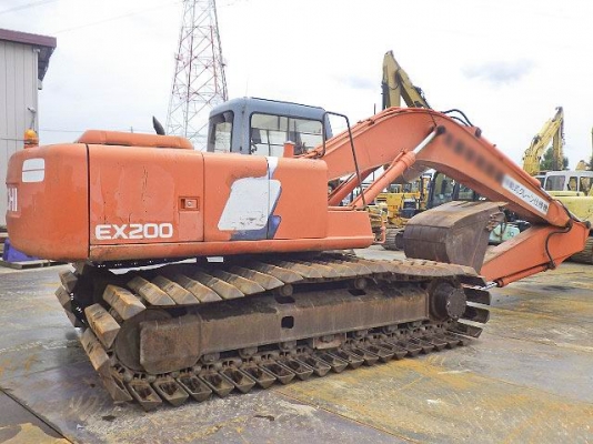 ขายค่ะ รถขุด Hitachi EX200-3M รถนำเข้าจากญี่ปุ่นแท้ๆค่ะ ยังไม่เคยใช้งานในไทย เครื่องปั้มระบบดีมากๆค่ะ