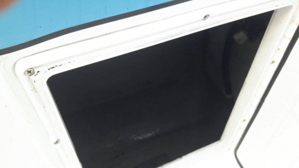 ขายเรือSRV17ฟุต เก่านอกสวยๆมีห้องปลาเป็นห้องน้ำแข็ง ถังน้ำมันใหม่ ที่ห้อยเครื่องสำรองเทเลอร์นอกชุปกาวาไนท์มีเบรคและกันกระแทกไม่มีเครื่อง สีเดิมๆครับ ขาย156000บาท