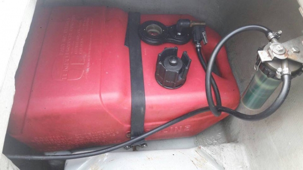 ขายเรือSRV17ฟุต เก่านอกสวยๆมีห้องปลาเป็นห้องน้ำแข็ง ถังน้ำมันใหม่ ที่ห้อยเครื่องสำรองเทเลอร์นอกชุปกาวาไนท์มีเบรคและกันกระแทกไม่มีเครื่อง สีเดิมๆครับ ขาย156000บาท